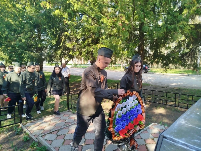 Торжественная линейка, посвящённая 81-ой годовщине Великой Победы..